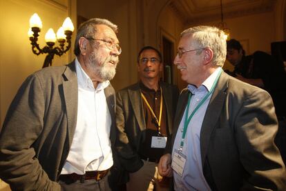 Cándido Méndez, de UGT (izquierda); Ramon Górriz e Ignacio Fernández Toxo, ambos de CC OO, en el encuentro sobre Brasil.