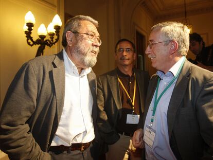 Cándido Méndez, de UGT (izquierda); Ramon Górriz e Ignacio Fernández Toxo, ambos de CC OO, en el encuentro sobre Brasil.