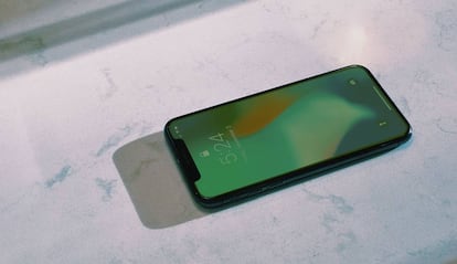 iPhone teñido de verde.