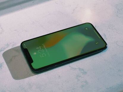 Algunos iPhone tiñen su pantalla de verde tras desbloquearlos, ¿qué pasa?