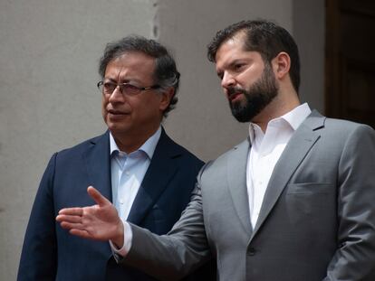 El presidente colombiano, Gustavo Petro, durante su visita a Chile, con su homólogo, Gabriel Boric, este lunes en Santiago.