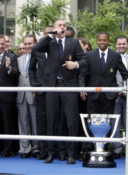Cannavaro arenga al madridismo en la sede municipal.