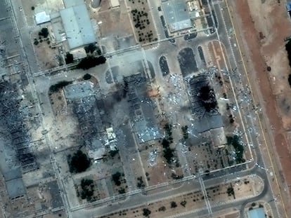 Edificios destruidos por un ataque de EE UU en el centro iraní de Tecnología Nuclear de Isfahán.