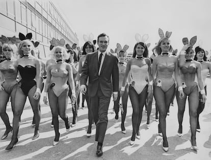 Trabajadoras de Playboy y Hugh Hefner.