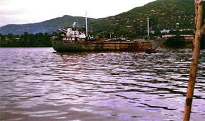 El buque 'Hollgan Star', después de ser interceptado.