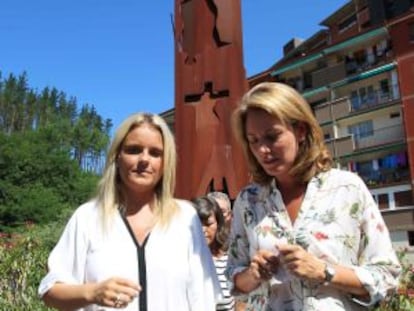 Mari Mar Blanco, y la presidenta del PP vasco, Arantza Quiroga, durante el homenaje a Miguel Ángel Blanco en Ermua.