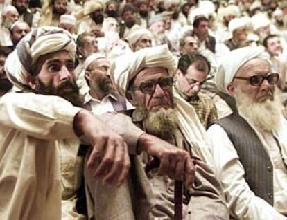 Un millar de jefes de tribu y líderes afganos se reunieron ayer en la ciudad pakistaní de Peshawar.