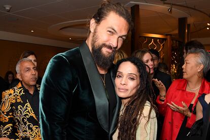 Lisa Bonet y Jason Momoa

El mejor ejemplo de su histórica discreción es el hecho de que cuando Momoa se convirtió en una estrella internacional al dar vida a Khal Drogo en Juego de Tronos la mayoría nos sorprendimos al saber que mantenía una relación con la actriz desde 2005. Tienen dos hijos en común y una célebre hijastra, Zoë Kravitz, que ha mostrado en público la devoción por su “papá oso”.