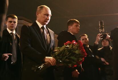 Putin en un acto en memoria de las víctimas del atentado de San Petersburgo, en 2017.