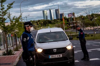 Control de la policía en Madrid durante el estado de alarma.