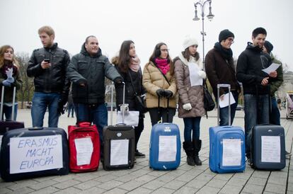 La protesa de alummnos 'erasmus' en Berlín ha transcurrido entre la plaza de Brandeburgo a la embajada de España.