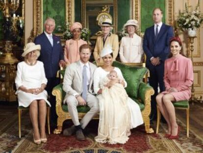 Los duques de Sussex han querido una ceremonia discreta y privada, sin cámaras, sin desvelar el nombre de los padrinos y con fotografías elegidas por ellos