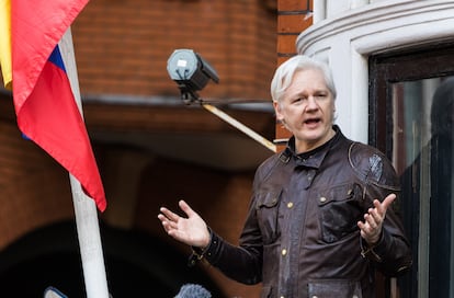 Julian Assange, na Embaixada do Equador em Londres, em maio de 2017.