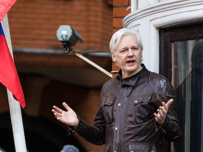 Julian Assange, na Embaixada do Equador em Londres, em maio de 2017.