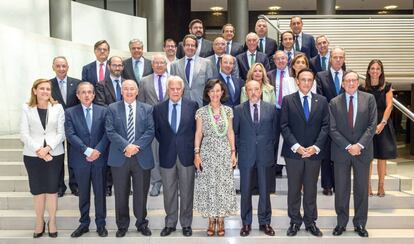 Miembros del patronato de la Fundación CYD que preside Ana Botín en la reunión del lunes, a la que asistió el expresidente del Gobierno Felipe González.