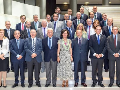 Miembros del patronato de la Fundación CYD que preside Ana Botín en la reunión del lunes, a la que asistió el expresidente del Gobierno Felipe González.