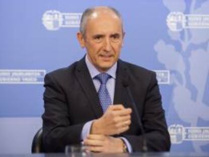 El portavoz del Gobierno vasco, Josu Erkoreka, dice que podría generar "deslocalizaciones de empresas" en busca de territorios con normativas mas laxas. EFE/Archivo