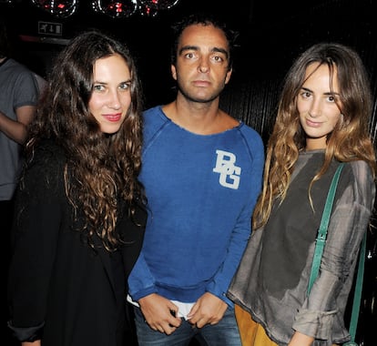 Andy Valmorbida con Alexia Niedzielski, a la derecha, y Tatiana Santo Domingo (mujer de Andrea Casiraghi) en una fiesta en Londres en 2011.