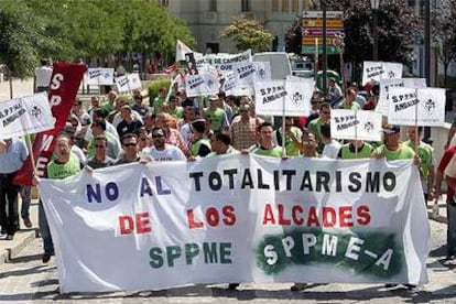 Un momento de la manifestación convocada ayer por los policías municipales de Andalucía, en Carmona.