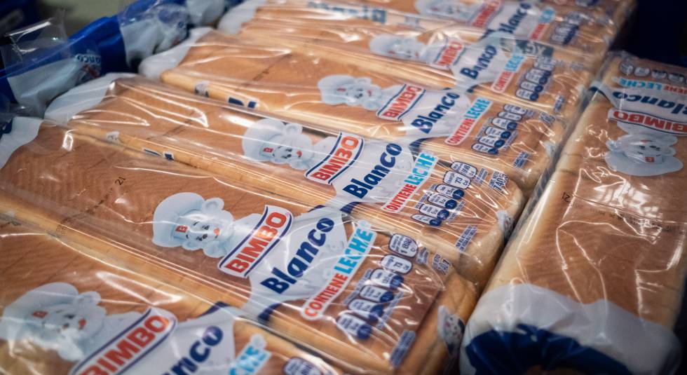 Diversos paquetes de pan de molde de la marca Bimbo.  