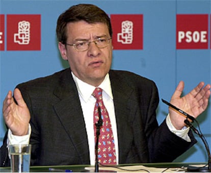 El secretario de Política Económica y Ocupación del PSOE, Jordi Sevilla, durante una rueda de prensa.