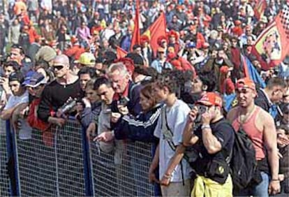 Los tifosi y los seguidores de Ferrari  se reunieron ayer en la colina de la Rivazza, llamada de la pasión.