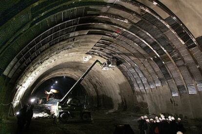 El túnel de la Línea 5 del Metro de Barcelona, tras finalizar los trabajos de sellado.