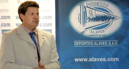 Piterman, en su presentación como dueño del Deportivo Alavés, en 2004.