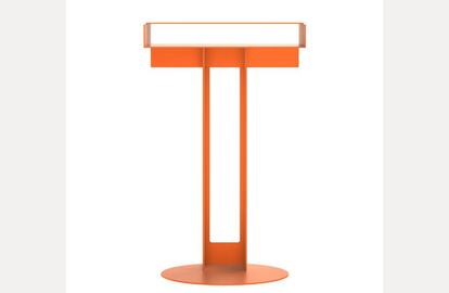 La mesa auxiliar Meta, de New Tendency, disponible en ocho colores: naranja, negro, teja, rosa palo, tierra, blanco, pizarra y verde oscuro, además de una edición especial en metal pulido sin pintar (Meta Truth to Materials). Puedes conseguirla en su web por 380 euros. |