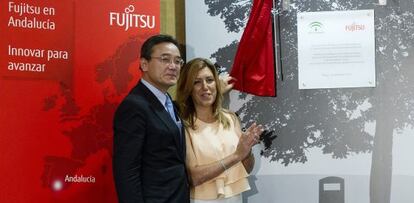 El presidente de Fujitsu, Masami Yamamoto, y la presidenta de la Junta, Susana D&iacute;az.
 