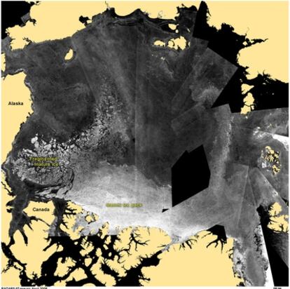 El mosaico de imágenes tomadas desde satélite muestra el movimiento de fragmentos de hielo en el Ártico a partir de los bordes de la masa helada que los científicos utilizan para hacer el seguimiento de la pérdida de hielo antiguo por fusión