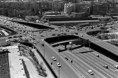 El puente de Ventas, sobre la M-30, el 8 de abril de 1996, antes de su última renovación.