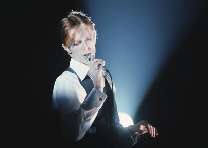 11. David Bowie, fallecido el pasado mes de enero víctima de un cáncer, aterriza en la posición número 11 de la lista de famosos fallecidos que más dinero han ganado en el último año, con sus 10,5 millones de dólares (unos 9,5 millones de euros). El polifacético artista lanzó su último álbum, ‘Blackstar’, dos días antes de su muerte.