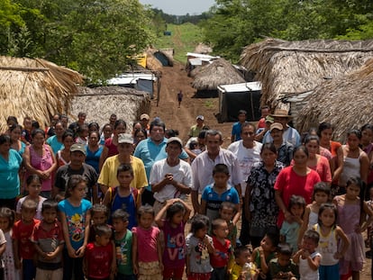 Retrato de los habitantes de la comunidad Laguna Larga en la frontera entre México y Guatemala.
