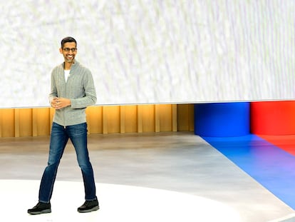 Sundar Pichai habla en el escenario de la conferencia Google I/O.