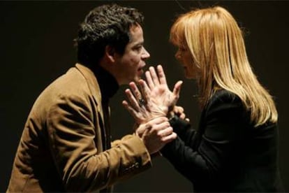 Jorge Sanz y Amparo Larrañaga, en un ensayo de <i>Pequeños crímenes conyugales.</i>