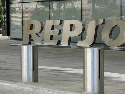 Repsol acuerda una subida salarial del 2% para 2017