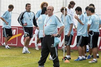 Alfio Basile, en el entrenamiento de su selección ayer en Murcia.