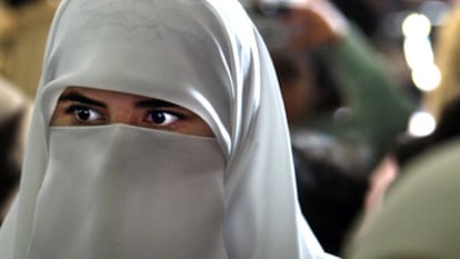 Una mujer con niqab en un congreso nacional de la Unión de Comunidades Islámicas de España celebrado en Valencia.
