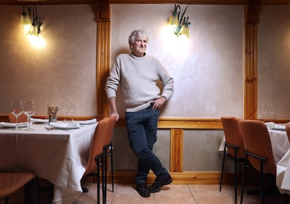 El paleoantropólogo Juan Luis Arsuaga, en el restaurante La Tomasa, en Villalbilla de Burgos.