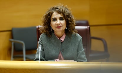 La vicepresidenta primera, María Jesús Montero, en el Senado el 26 de noviembre de 2024.