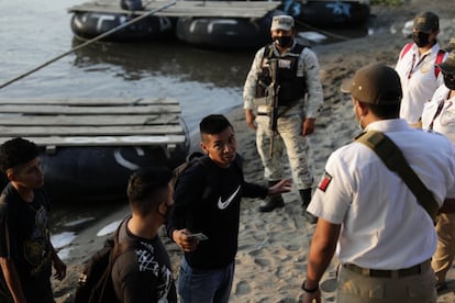 Las autoridades mexicanas y estadounidenses han descartado que la entrega de vacunas esté condicionada a la ayuda en la frontera, como se ha especulado en los últimos días.