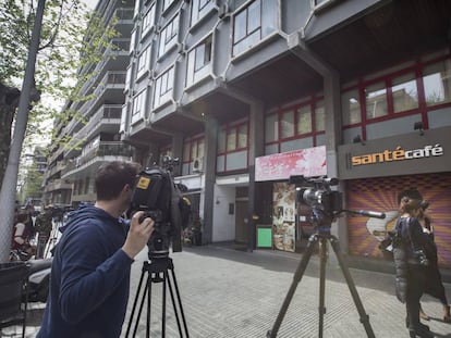 Edifici del carrer Urgell (Barcelona) que ha estat escorcollat per la Guardia Civil.