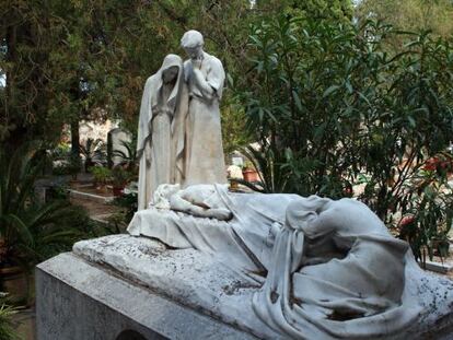 La Pietat modernista del cementiri de Sóller.