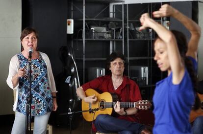 Carmen Linares y Juan Manuel Ca&ntilde;izares, durante un ensayo.
 