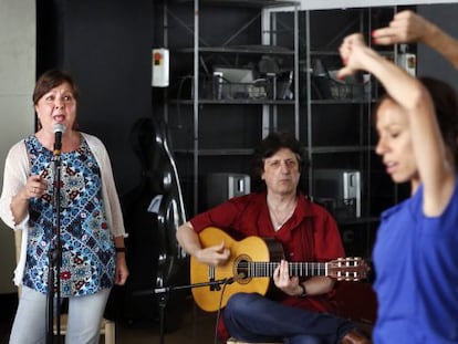 Carmen Linares y Juan Manuel Ca&ntilde;izares, durante un ensayo.
 