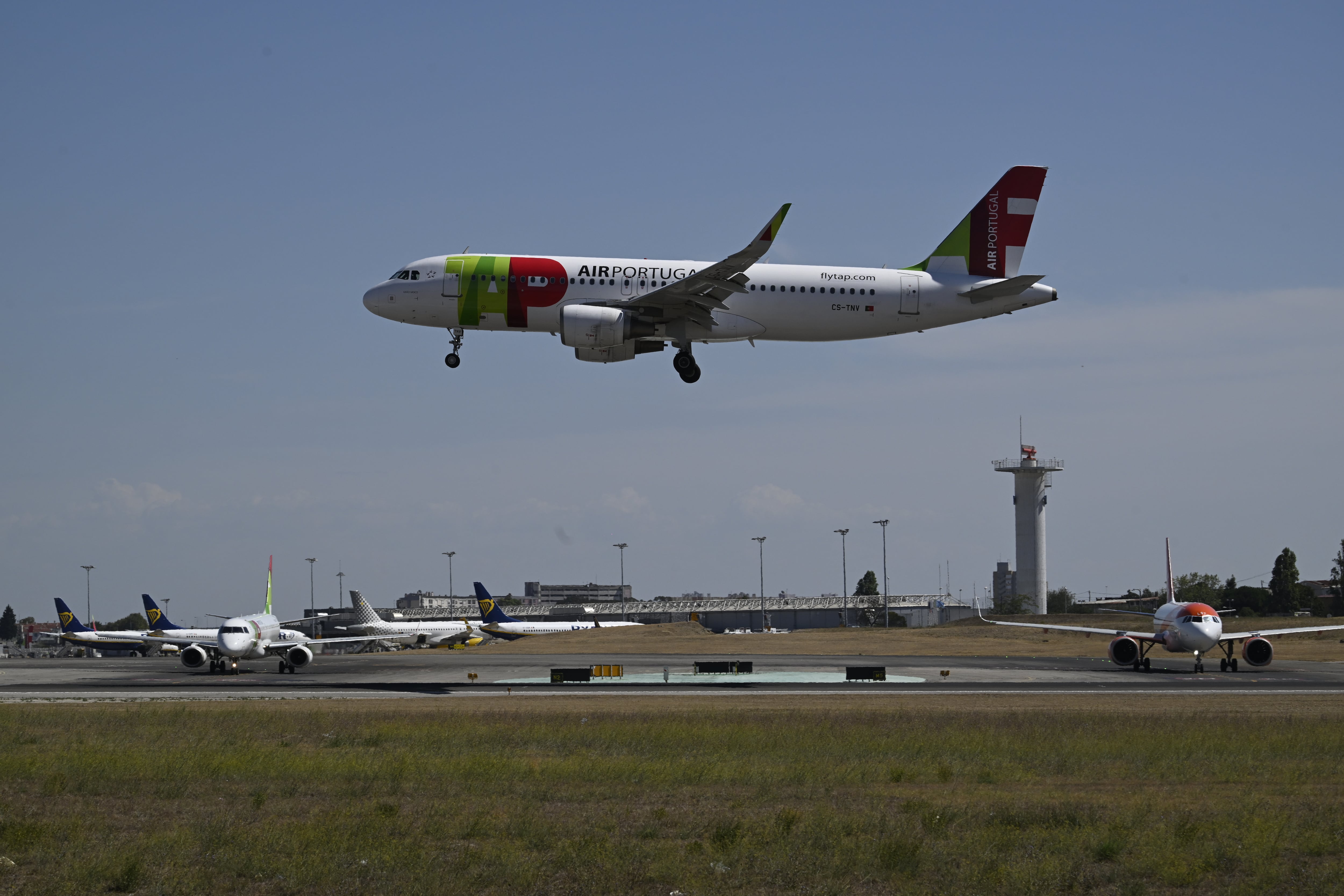 Lufthansa y Air France-KLM pujan en firme por la lusa TAP para colocarse en la fachada atlántica de IAG