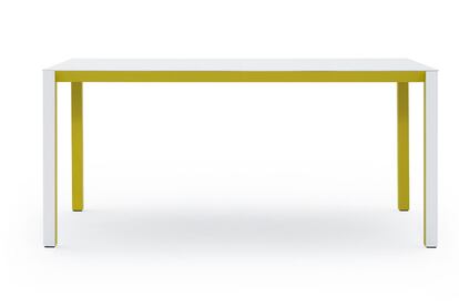 Esta mesa de líneas sencillas y dos colores se llama <i>Shadow</i> y su diseño es obra de Vincent van Duysen (DePadova). En estos tiempos de crisis los diseñadores han abogado por la cantidad.