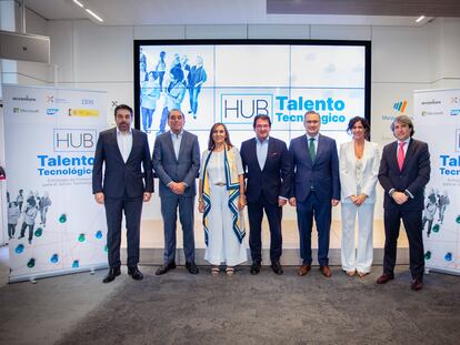 El Hub Tecnológico de España, un proyecto conjunto del Ministerio de Educación y Formación Profesional y cinco empresas de referencia en el sector tecnológico –como son Accenture, Experis-ManpowerGroup, IBM, Microsoft y SAP– presentó su primera Estrategia de Formación. Este documento recoge una hoja de ruta con clara vocación práctica para formar a los perfiles más demandados por el sector a través de una oferta formativa conectada con la realidad laboral.