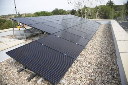 Los paneles fotovoltaicos en el techo de Apolonia.